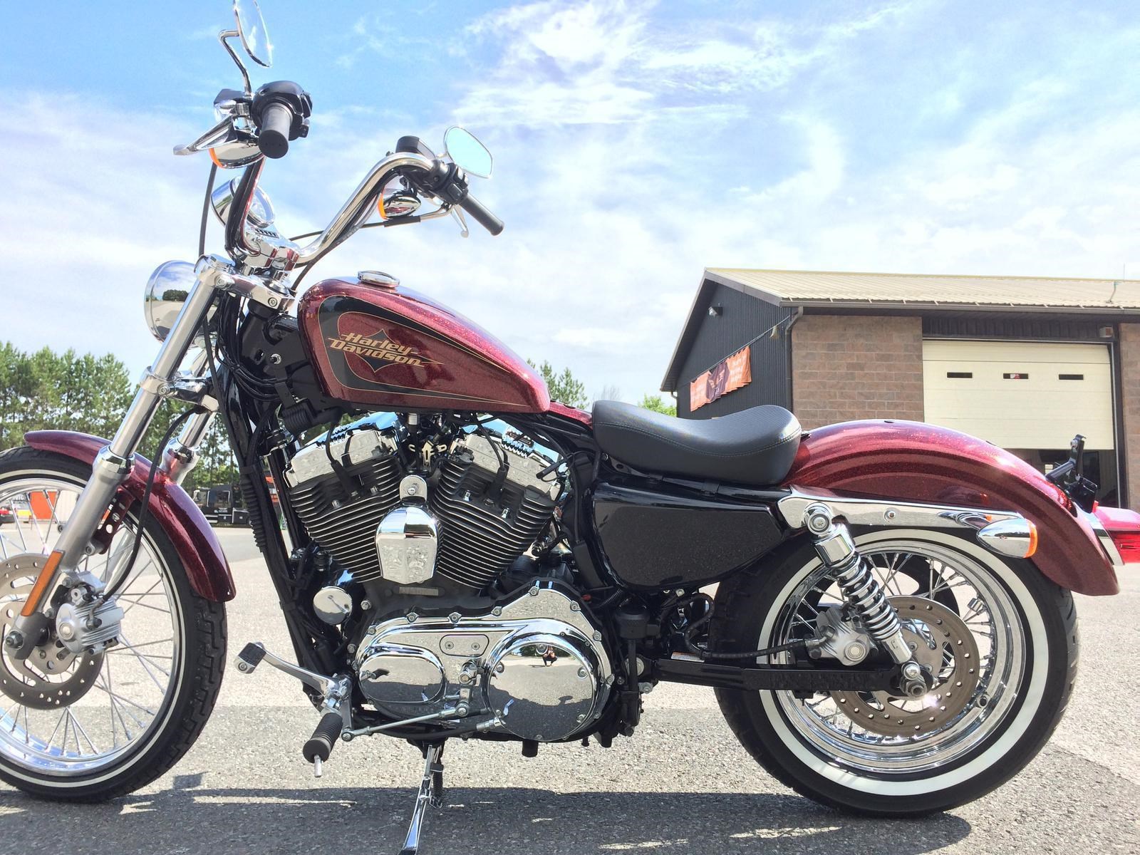 HarleyDavidson XL1200V SeventyTwo™ Hard Candy Big Red Flake 2012