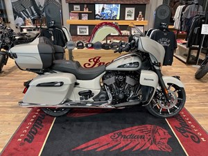 2022 Indian Motorcycle® Roadmaster® Dark Horse® Silver Quartz Sm